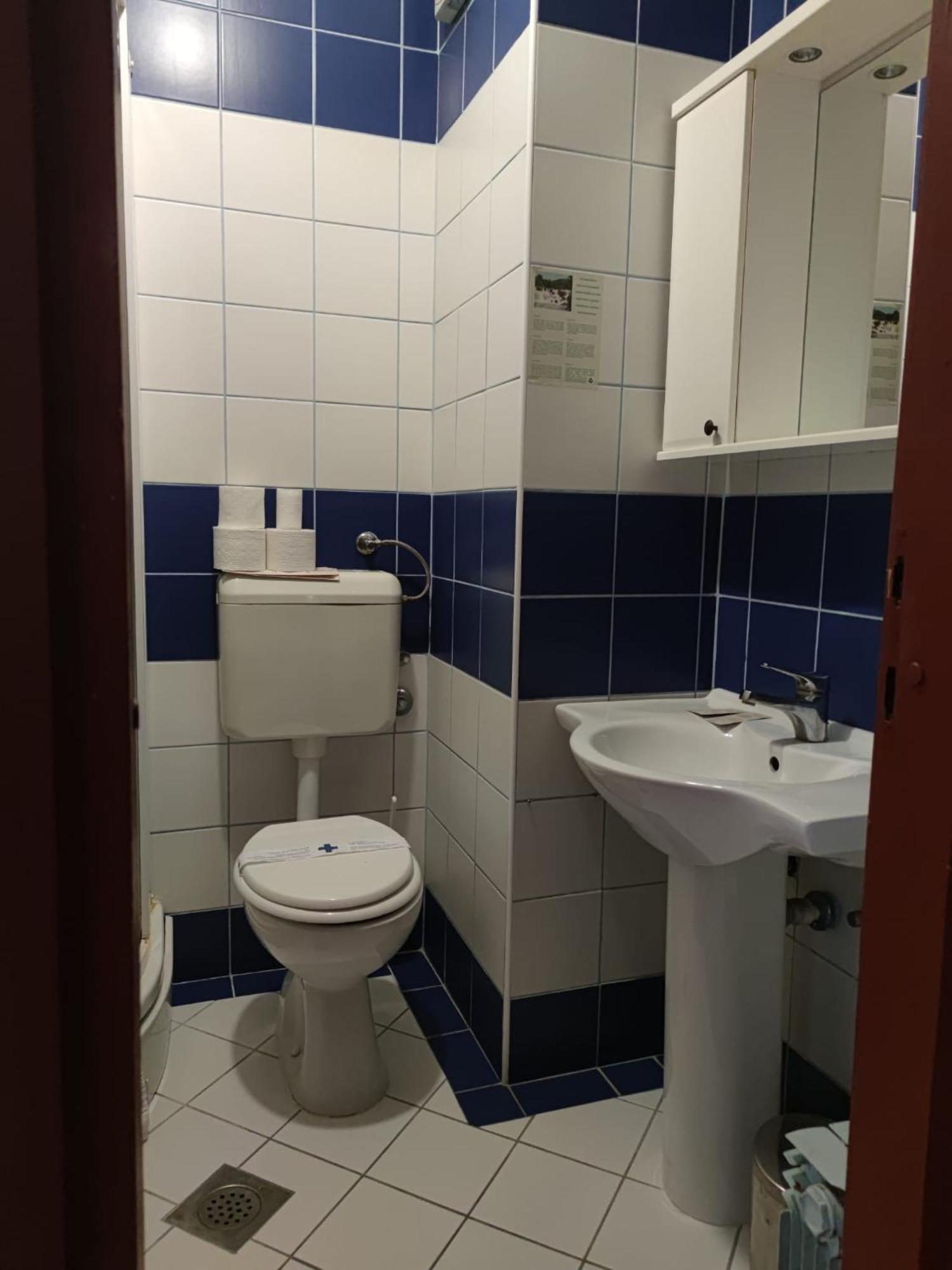 Hotel Kutina Exteriör bild