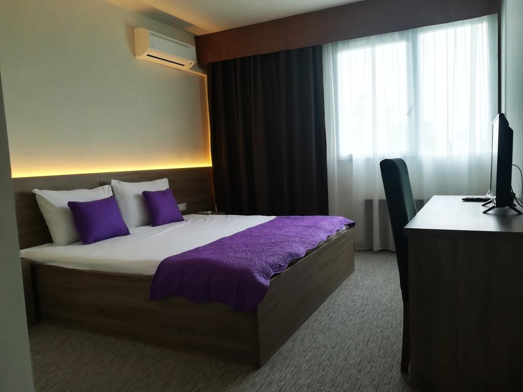 Hotel Kutina Exteriör bild